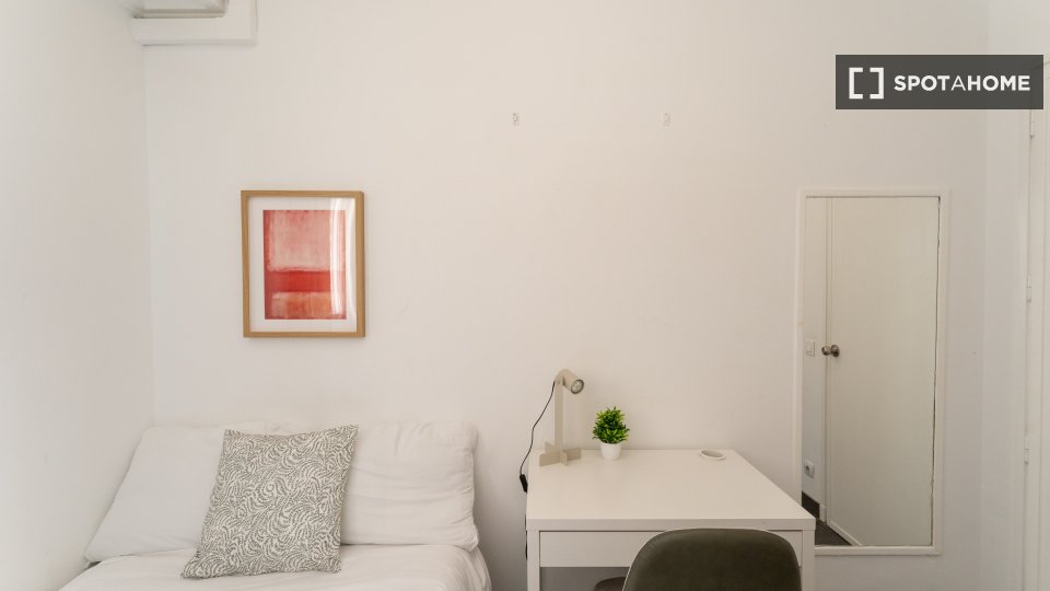 Double room Madrid, 7 beds — photo 29