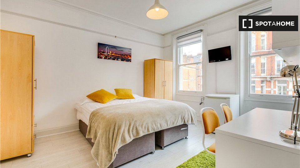 Double room London, 4 beds — photo 1
