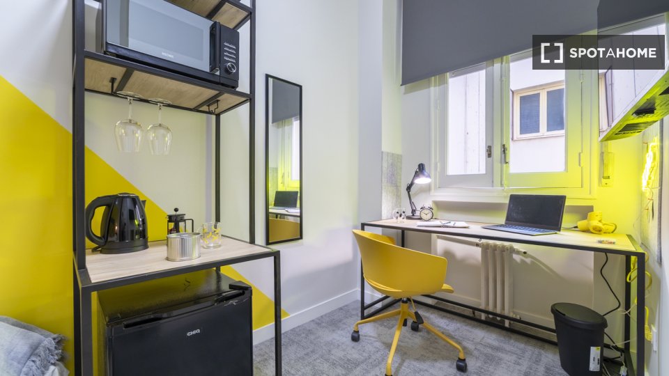 Double room Madrid, 10 beds, 162m² — photo 11