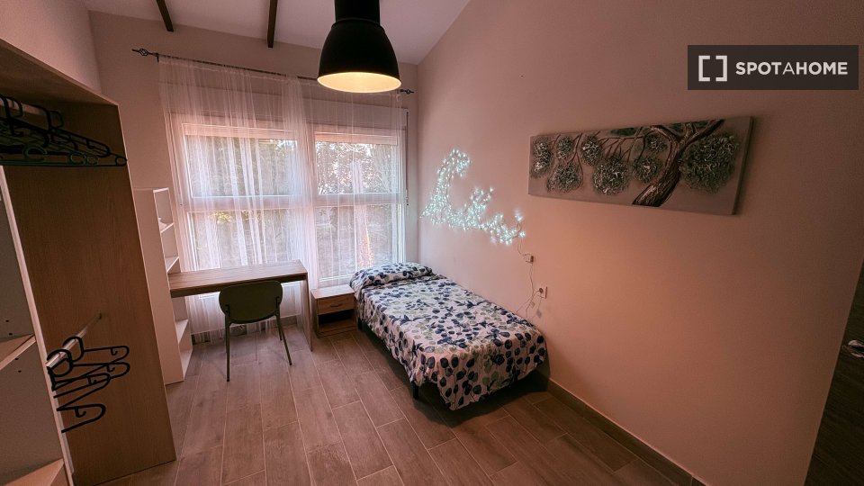 Double room Alicante, 4 beds, 90m² — photo 9