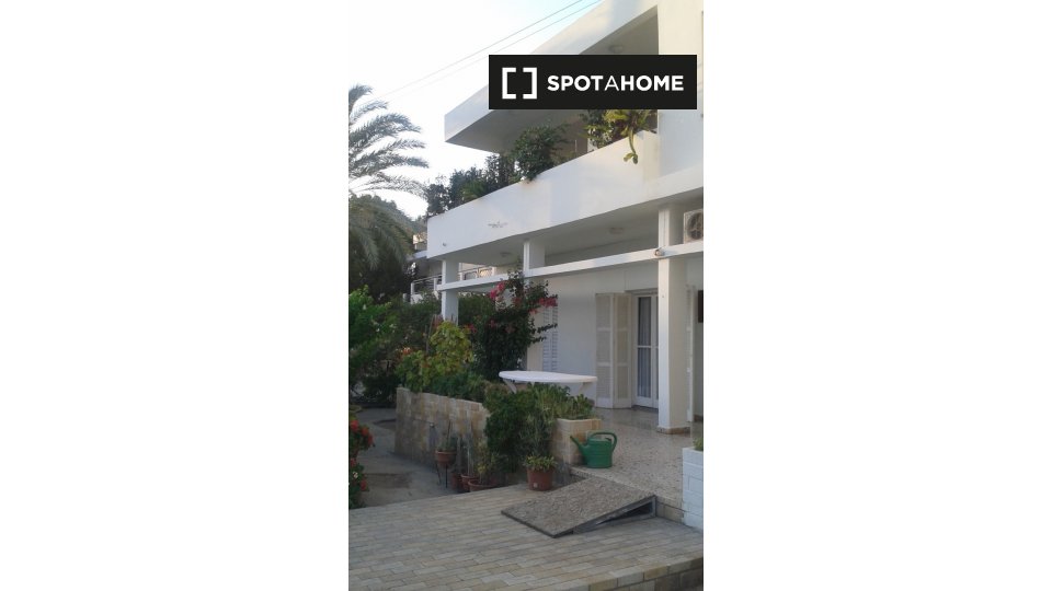 Double room Nicosia, 3 beds — photo 7