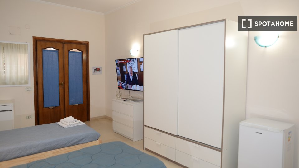 Double room Rome, 3 beds, 95m² — photo 5