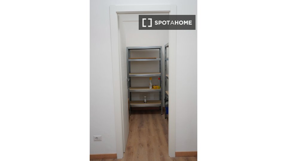 Double room Rome, 3 beds, 100m² — photo 13