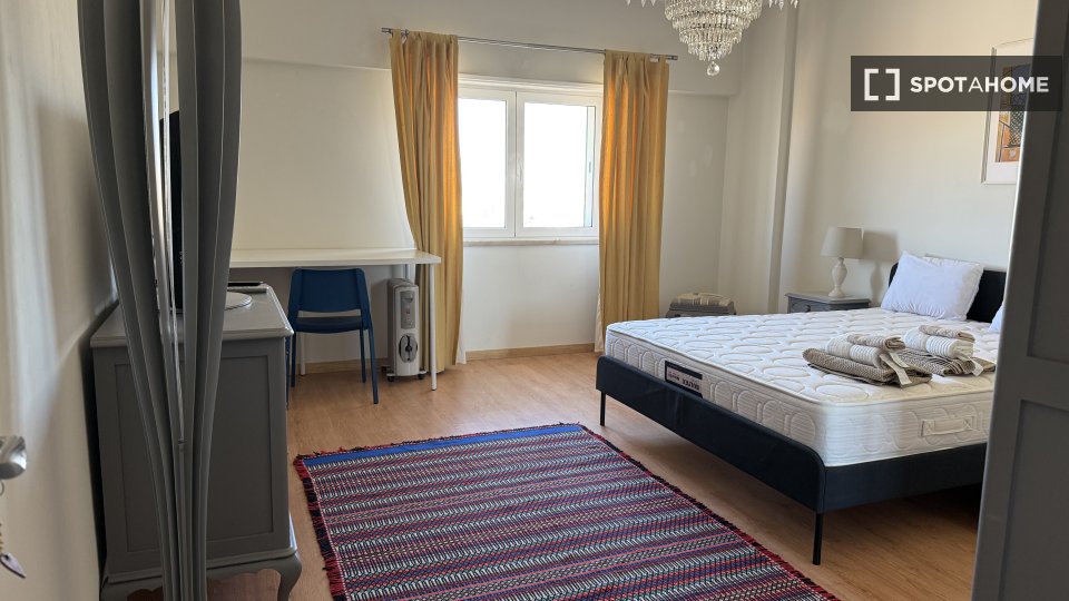 Double room Lisbon, 4 beds — photo 10