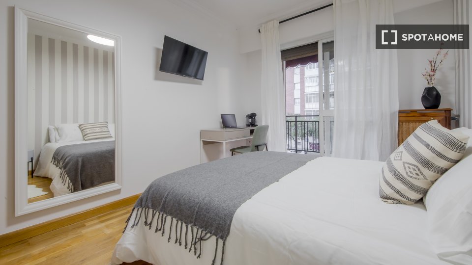 Double room Madrid, 5 beds, 145m² — photo 15