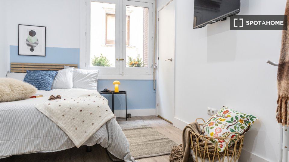 Double room Madrid, 9 beds, 210m² — photo 11