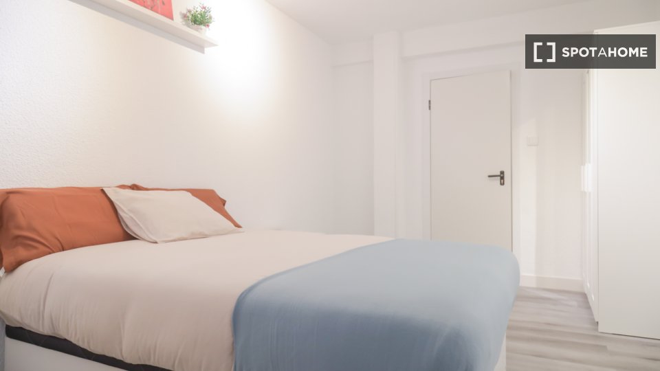 Double room Madrid, 5 beds — photo 17