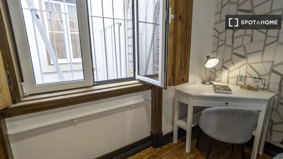 Double room Lisbon, 9 beds — photo 11