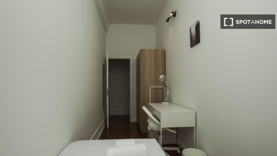 Double room Lisbon, 9 beds — photo 15
