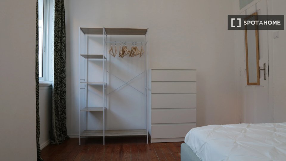 Double room Lisbon, 4 beds — photo 12