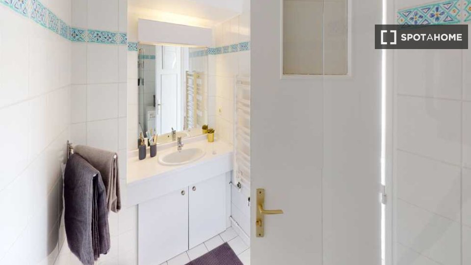 Double room Paris, 4 beds, 80m² — photo 4