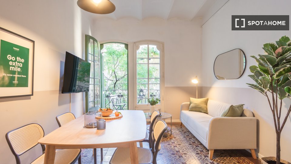 Double room Barcelona, 5 beds, 120m² — photo 5