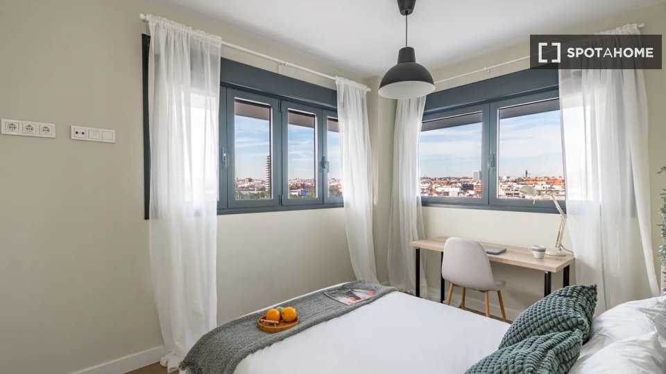 Double room Madrid, 5 beds — photo 3