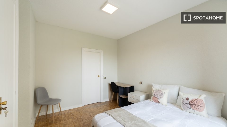 Double room Madrid, 5 beds — photo 12