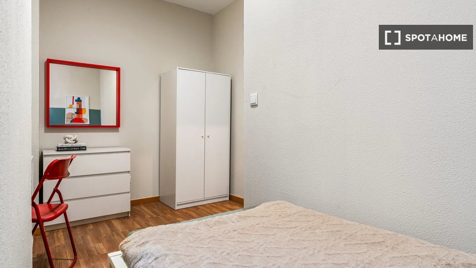 Double room Lisbon, 4 beds — photo 13