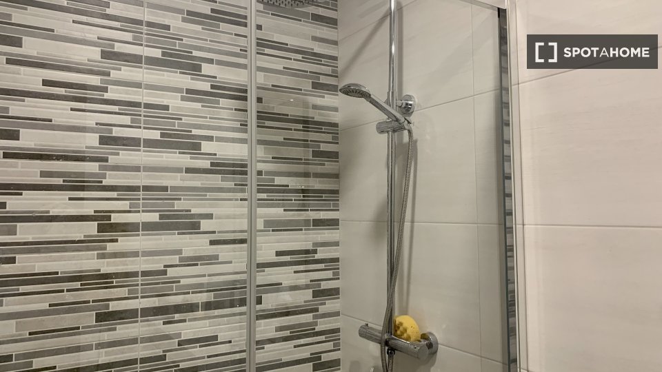 Double room Lisbon, 1 bed, 15m² — photo 3