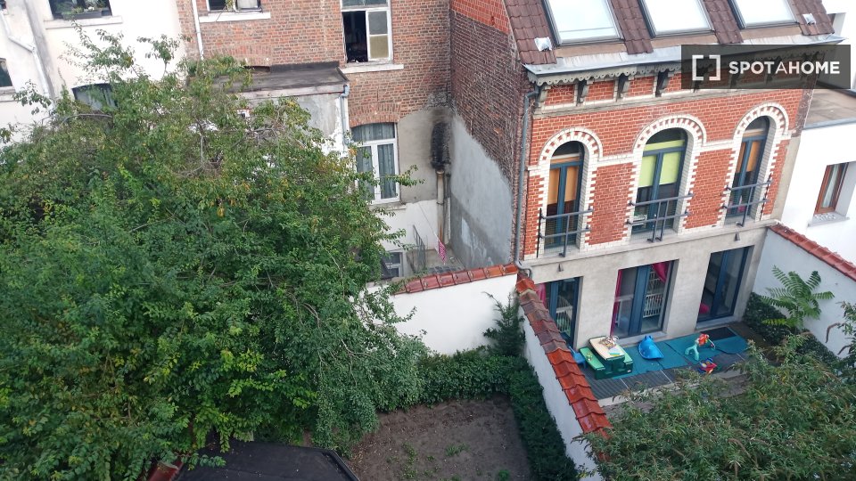 Double room Brussels, 5 beds, 14m² — photo 7