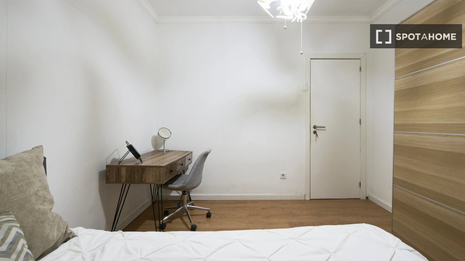 Double room Lisbon, 4 beds — photo 3