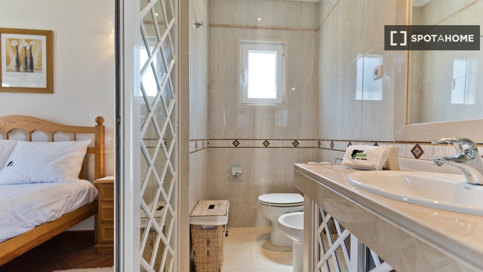 Apartment Lisbon, 3 beds, 152m² — photo 9