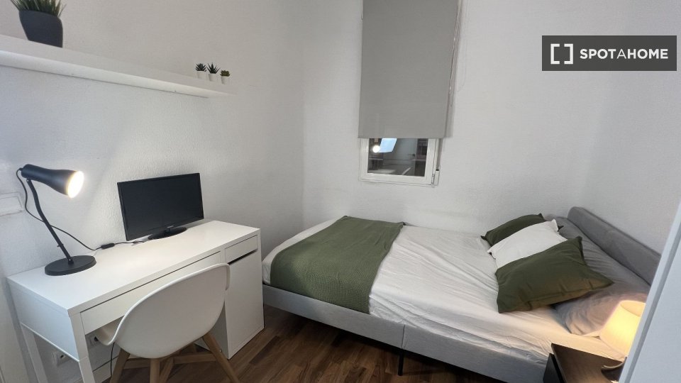 Double room Madrid, 4 beds, 120m² — photo 1