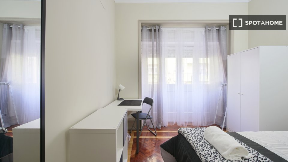 Double room Lisbon, 9 beds — photo 31