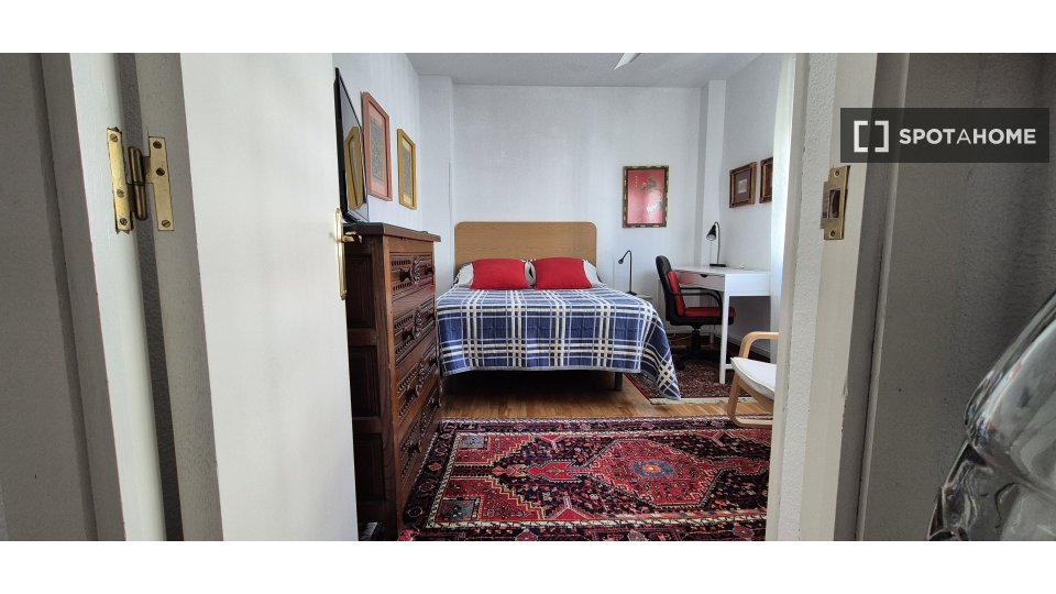 Double room Madrid, 1 bed, 120m² — photo 17