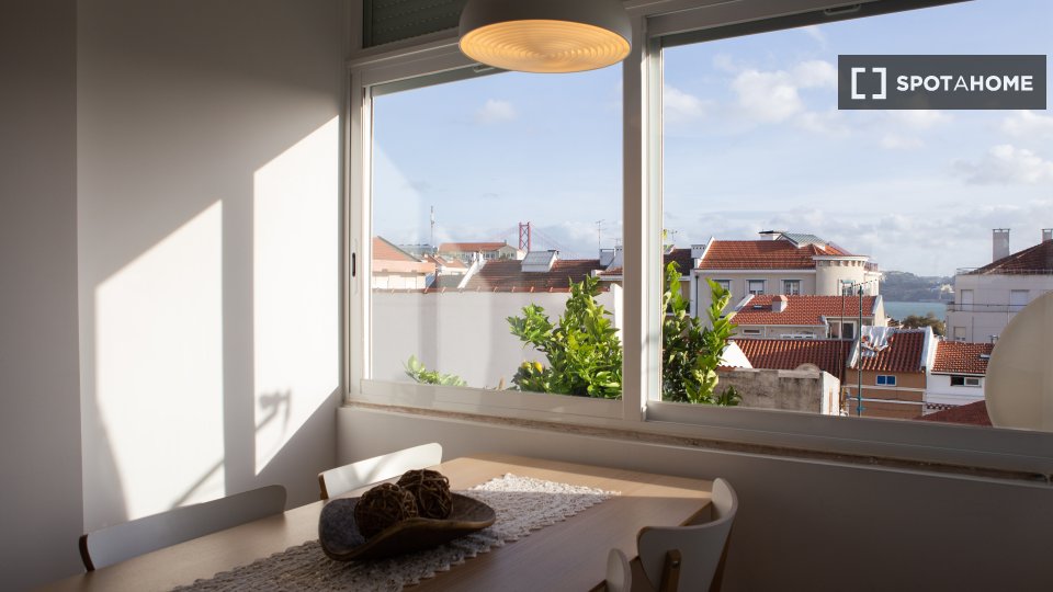 Apartment Lisbon, 2 beds, 65m² — photo 2