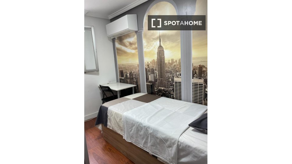 Double room Madrid, 3 beds — photo 18