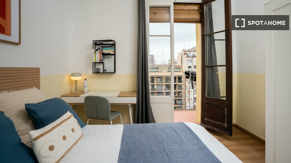 Double room Barcelona, 3 beds, 110m² — photo 17