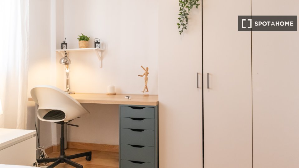 Double room Madrid, 7 beds, 160m² — photo 34