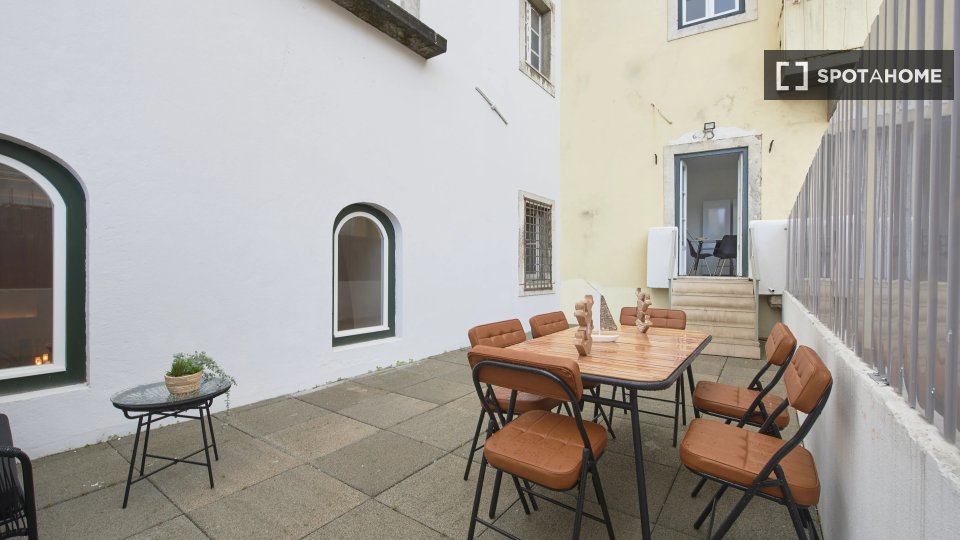 Double room Lisbon, 8 beds — photo 9