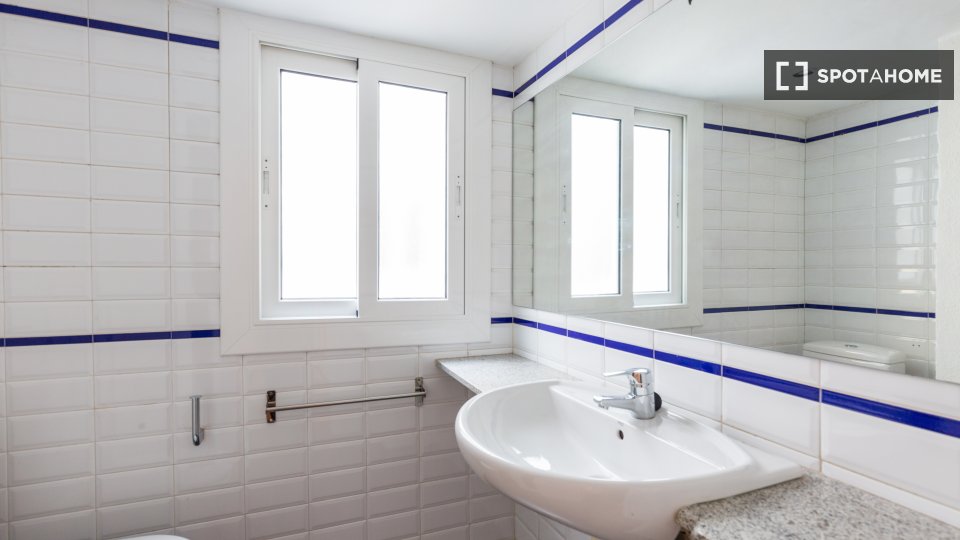 Double room Barcelona, 9 beds, 175m² — photo 18