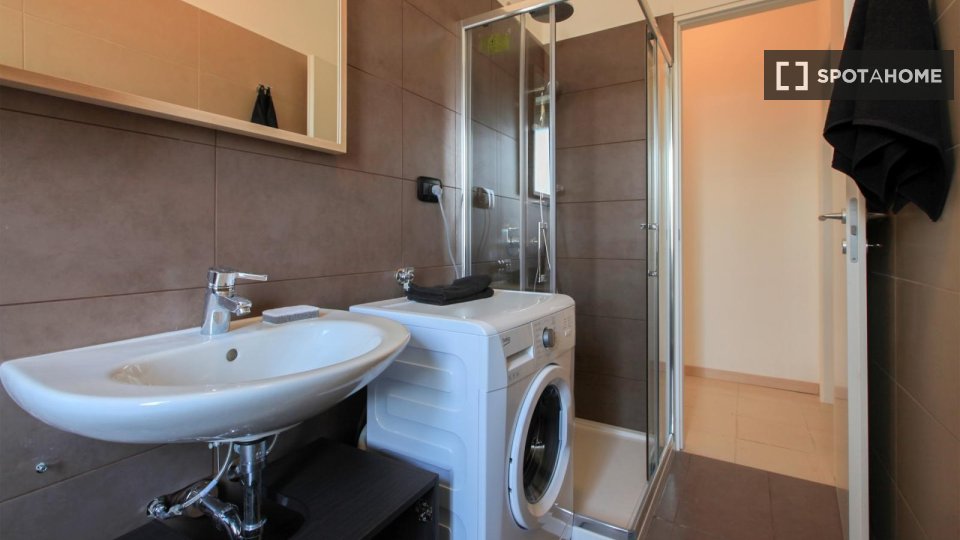 Double room Milan, 4 beds — photo 8