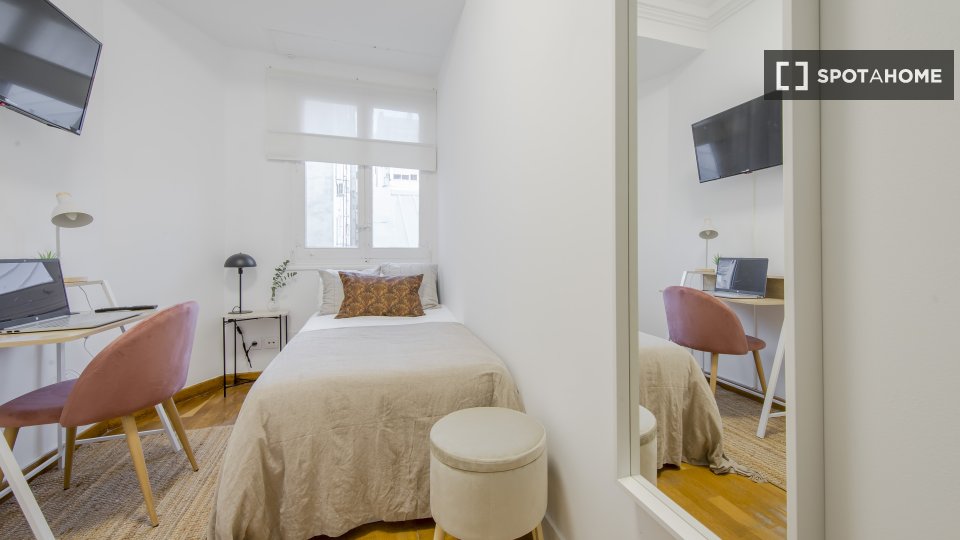 Double room Madrid, 6 beds, 120m² — photo 11