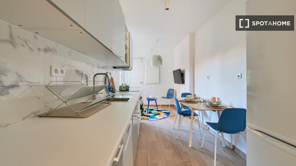 Double room Lisbon, 6 beds — photo 16