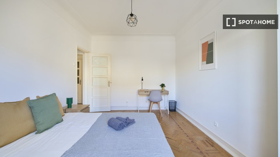 Double room Lisbon, 5 beds — photo 12