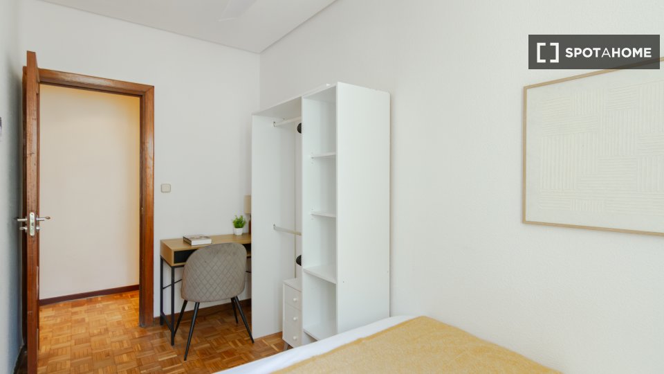Double room Madrid, 6 beds — photo 54