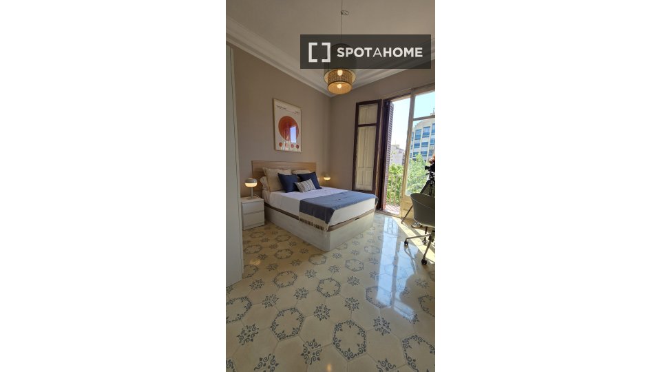 Double room Barcelona, 7 beds, 210m² — photo 14