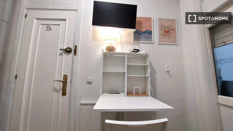 Double room Madrid, 4 beds, 61m² — photo 2
