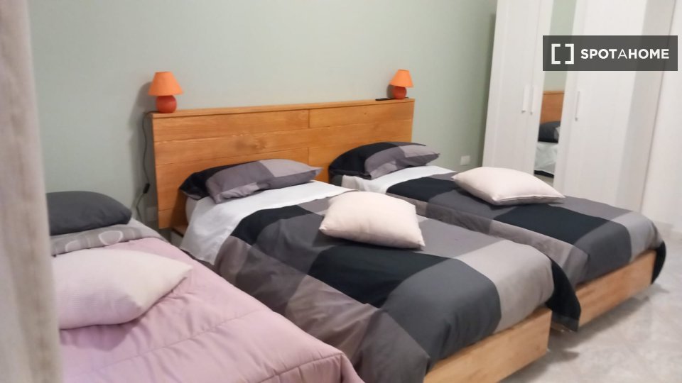 Double room Rome, 3 beds, 75m² — photo 87