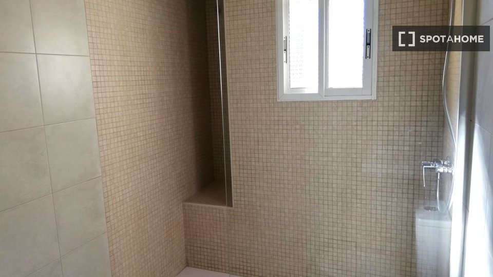 Double room Valencia, 4 beds, 150m² — photo 13