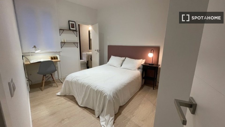 Double room Madrid, 12 beds — photo 15