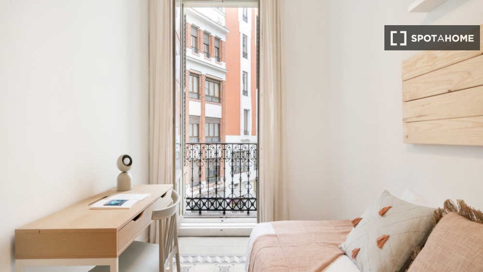 Double room Madrid, 7 beds, 260m² — photo 42