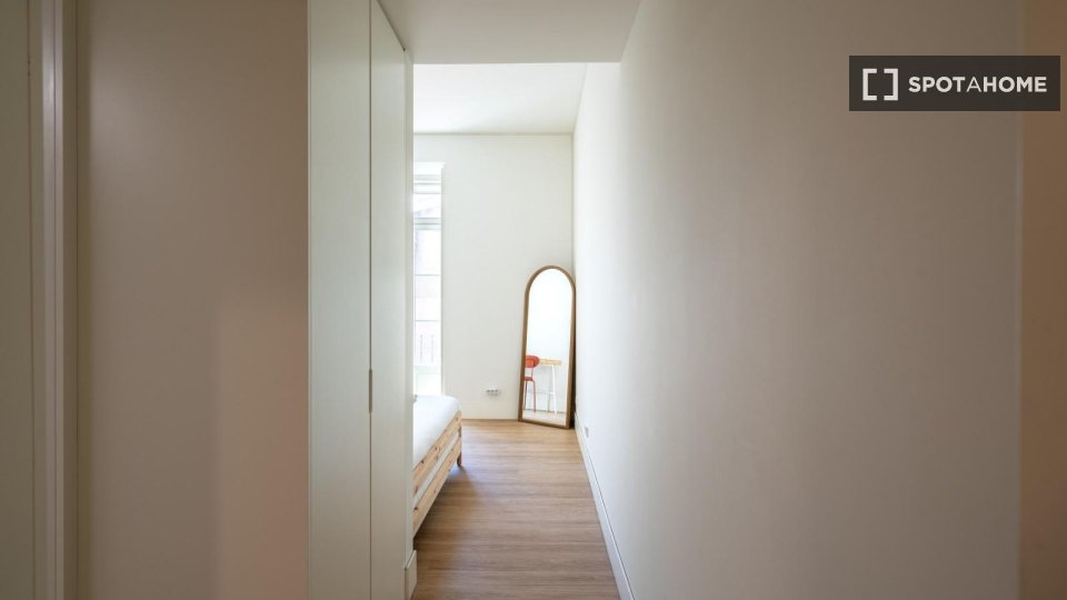 Apartment Lisbon, 2 beds, 136m² — photo 15