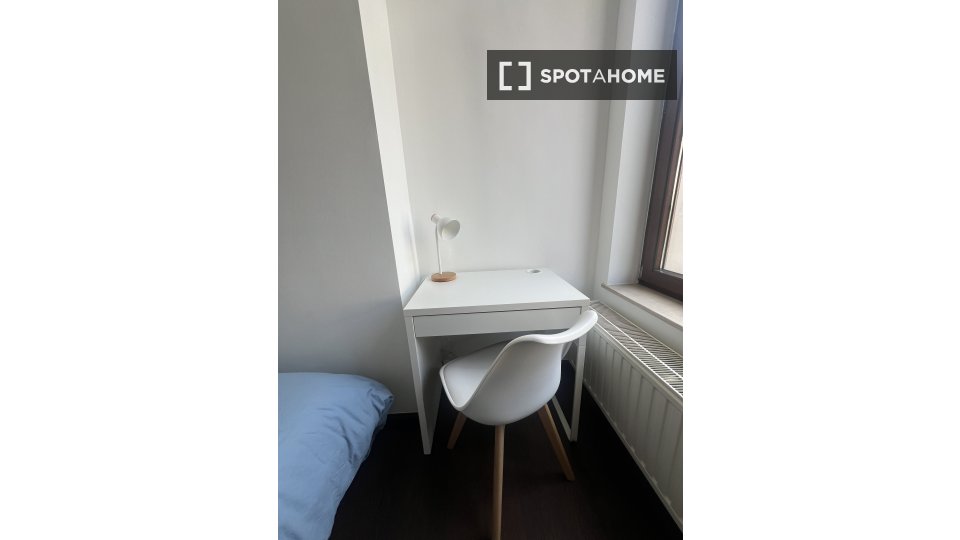 Double room Brussels, 9 beds, 13m² — photo 5