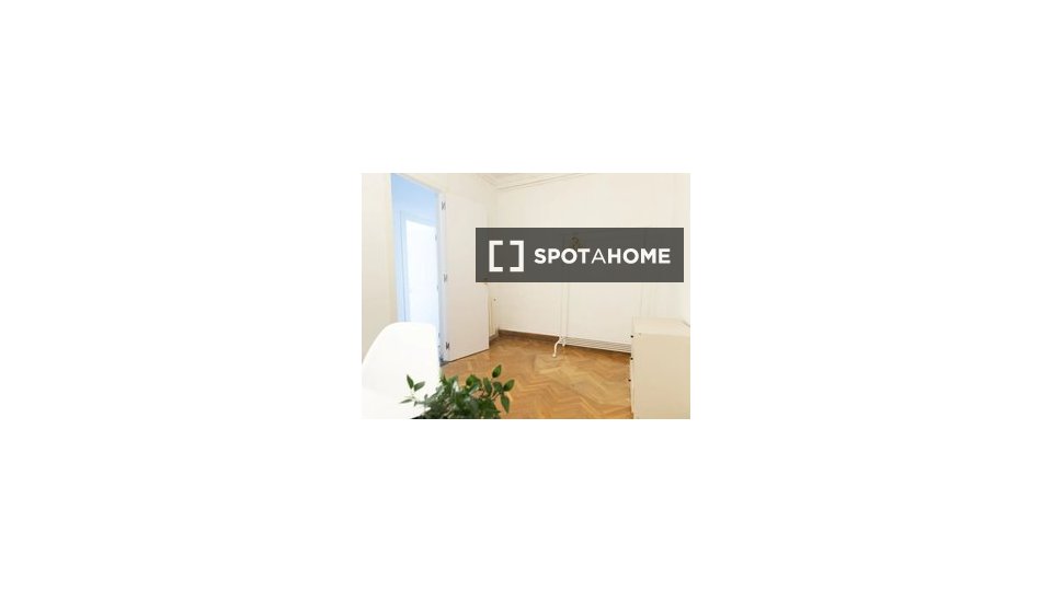 Double room Barcelona, 9 beds, 210m² — photo 1