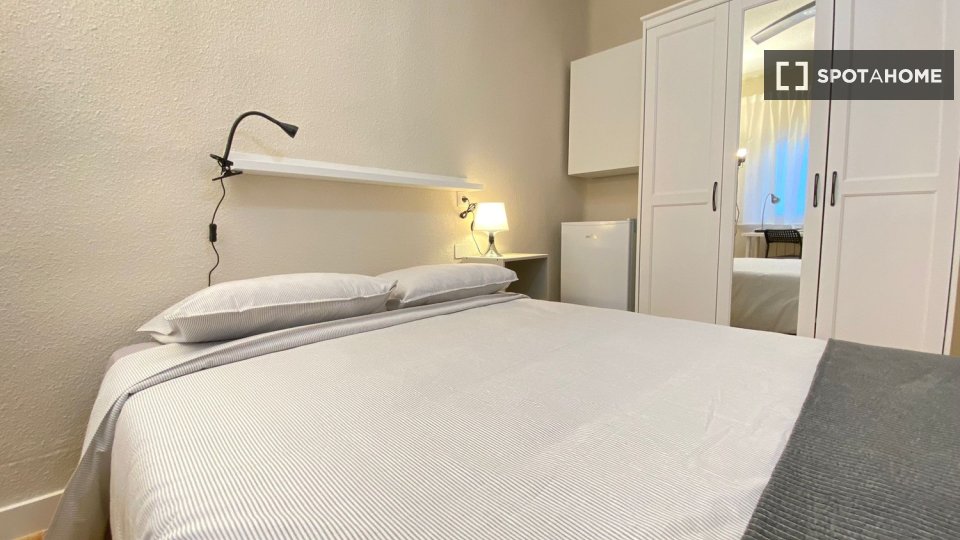 Double room Madrid, 5 beds — photo 12