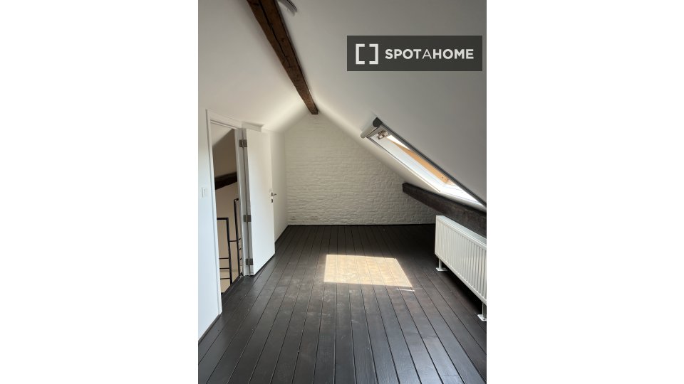 Double room Brussels, 9 beds, 13m² — photo 34