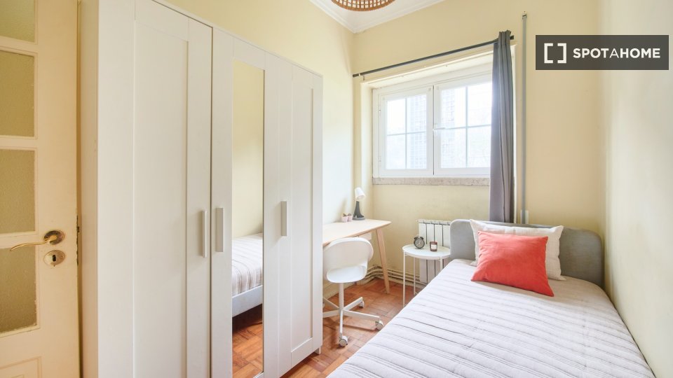 Double room Lisbon, 6 beds — photo 3