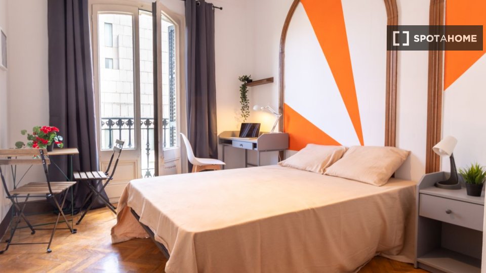 Double room Barcelona, 9 beds, 210m² — photo 18